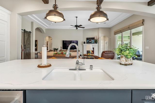 4112 Woodcastle Way, Bakersfield, CA 93314