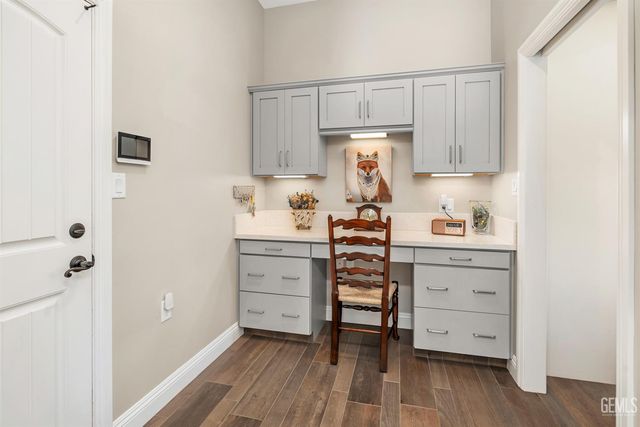 4112 Woodcastle Way, Bakersfield, CA 93314