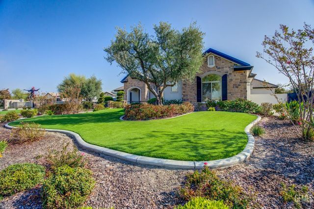 4112 Woodcastle Way, Bakersfield, CA 93314