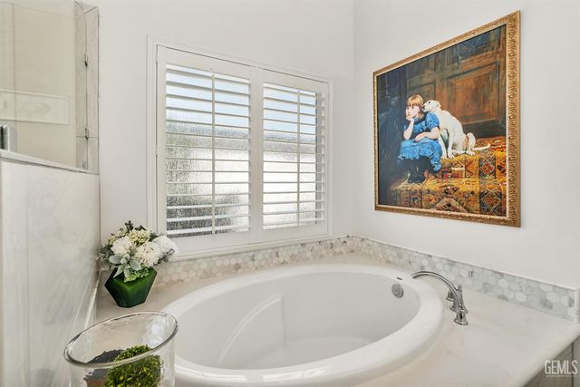 4112 Woodcastle Way, Bakersfield, CA 93314