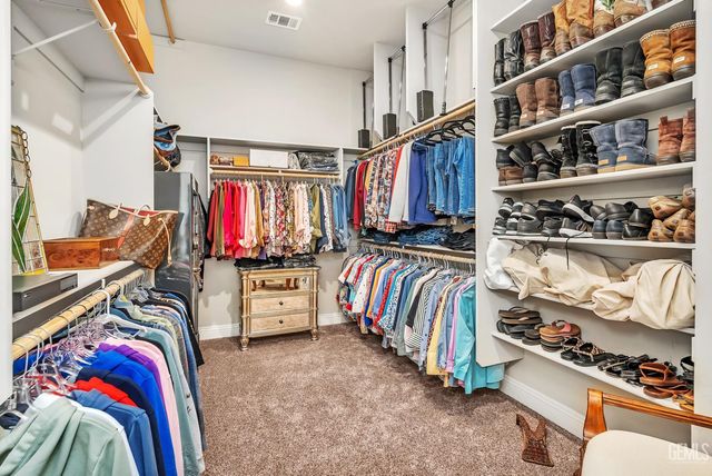 4112 Woodcastle Way, Bakersfield, CA 93314