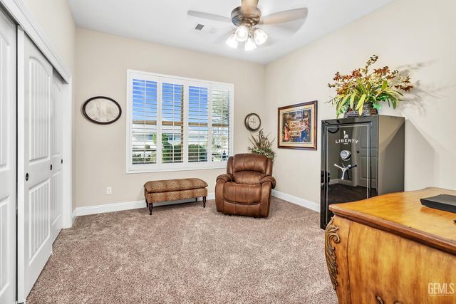 4112 Woodcastle Way, Bakersfield, CA 93314