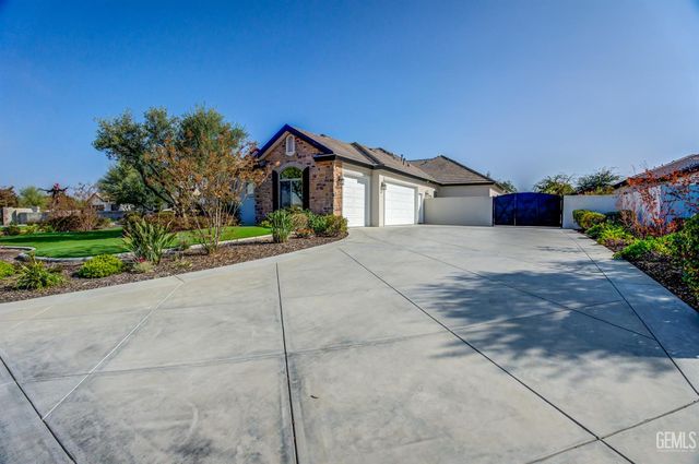 4112 Woodcastle Way, Bakersfield, CA 93314
