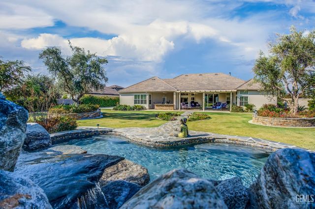 4112 Woodcastle Way, Bakersfield, CA 93314