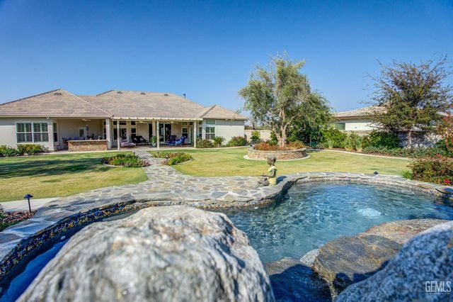 4112 Woodcastle Way, Bakersfield, CA 93314