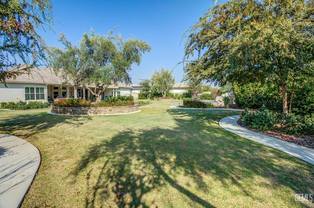 4112 Woodcastle Way, Bakersfield, CA 93314