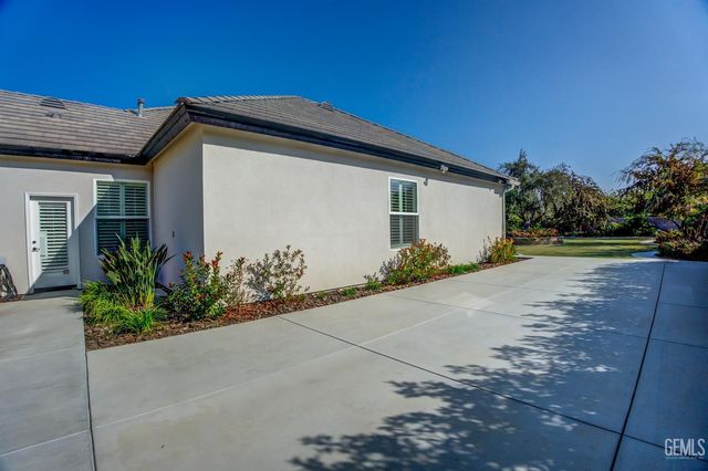 4112 Woodcastle Way, Bakersfield, CA 93314