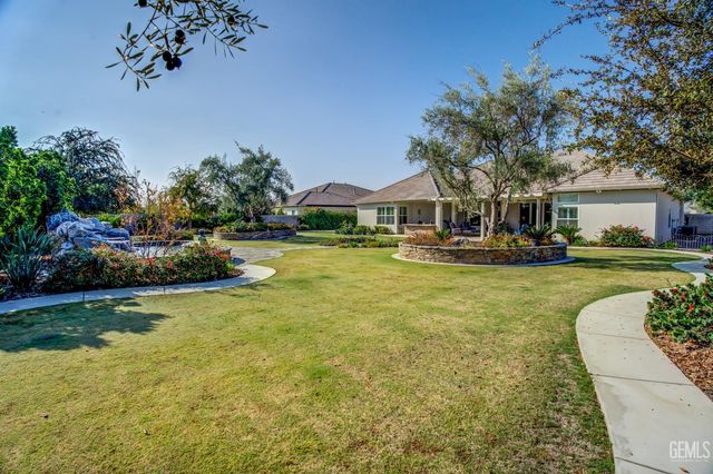 4112 Woodcastle Way, Bakersfield, CA 93314