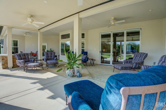 4112 Woodcastle Way, Bakersfield, CA 93314