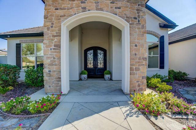 4112 Woodcastle Way, Bakersfield, CA 93314