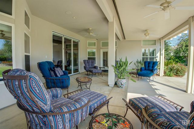 4112 Woodcastle Way, Bakersfield, CA 93314