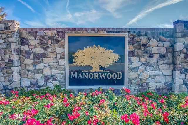 4112 Woodcastle Way, Bakersfield, CA 93314