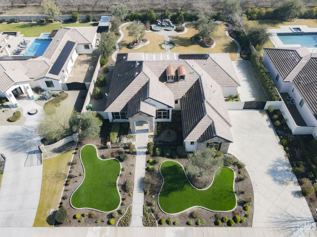 4112 Woodcastle Way, Bakersfield, CA 93314