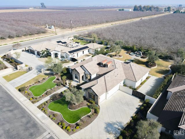 4112 Woodcastle Way, Bakersfield, CA 93314