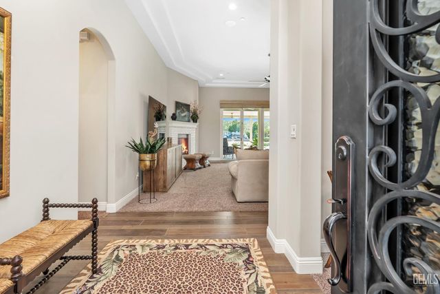 4112 Woodcastle Way, Bakersfield, CA 93314