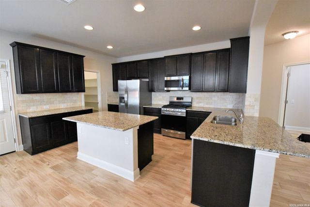 6066 AKIN CIRCLE, San Antonio, TX 78261