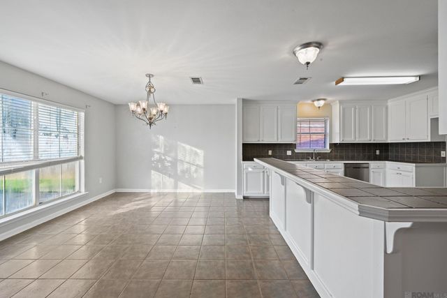 10942 Woodhaven Dr, Denham Springs, LA 70726