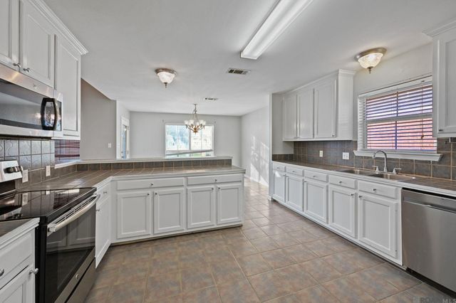 10942 Woodhaven Dr, Denham Springs, LA 70726