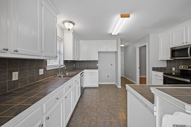 10942 Woodhaven Dr, Denham Springs, LA 70726