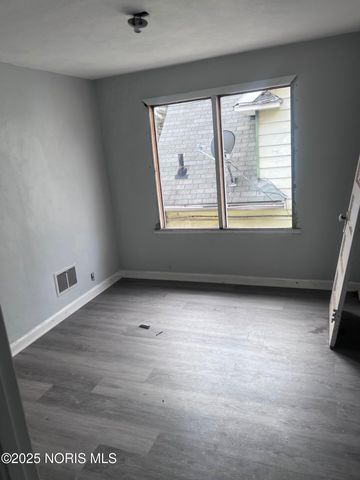 1401 Foster Avenue, Toledo, OH 43606