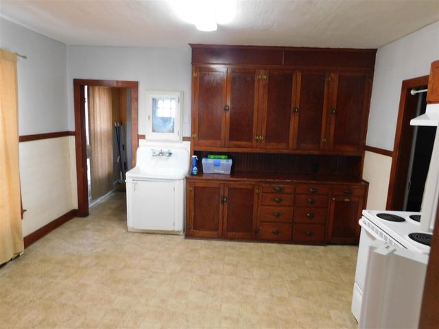 332 3rd Street, Manistee, MI 49660