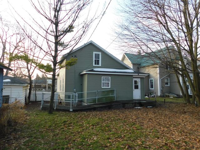 332 3rd Street, Manistee, MI 49660