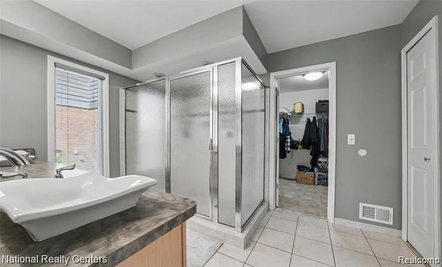 56175 Saint Andrews Drive, Macomb, MI 48042