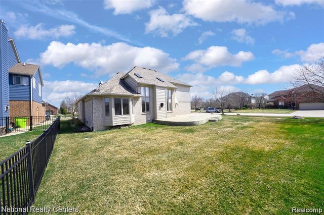 56175 Saint Andrews Drive, Macomb, MI 48042