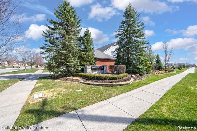 56175 Saint Andrews Drive, Macomb, MI 48042