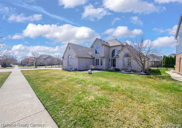 56175 Saint Andrews Drive, Macomb, MI 48042