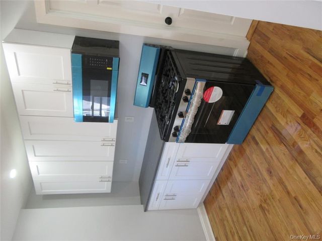 949 E 213th Street FL-2, Bronx, NY 10469