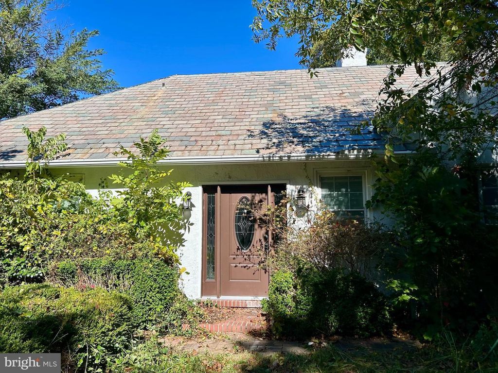 Image 13 of property listing at 517 BROADWATER WAY, Gibson Island, MD 21056