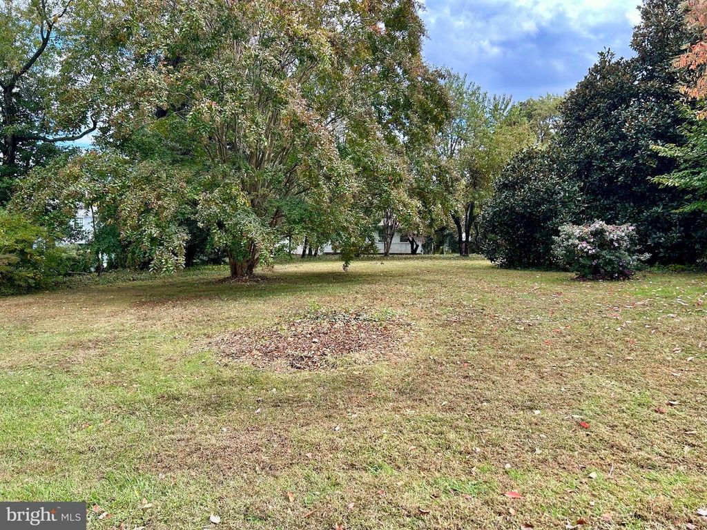 Image 2 of property listing at 517 BROADWATER WAY, Gibson Island, MD 21056