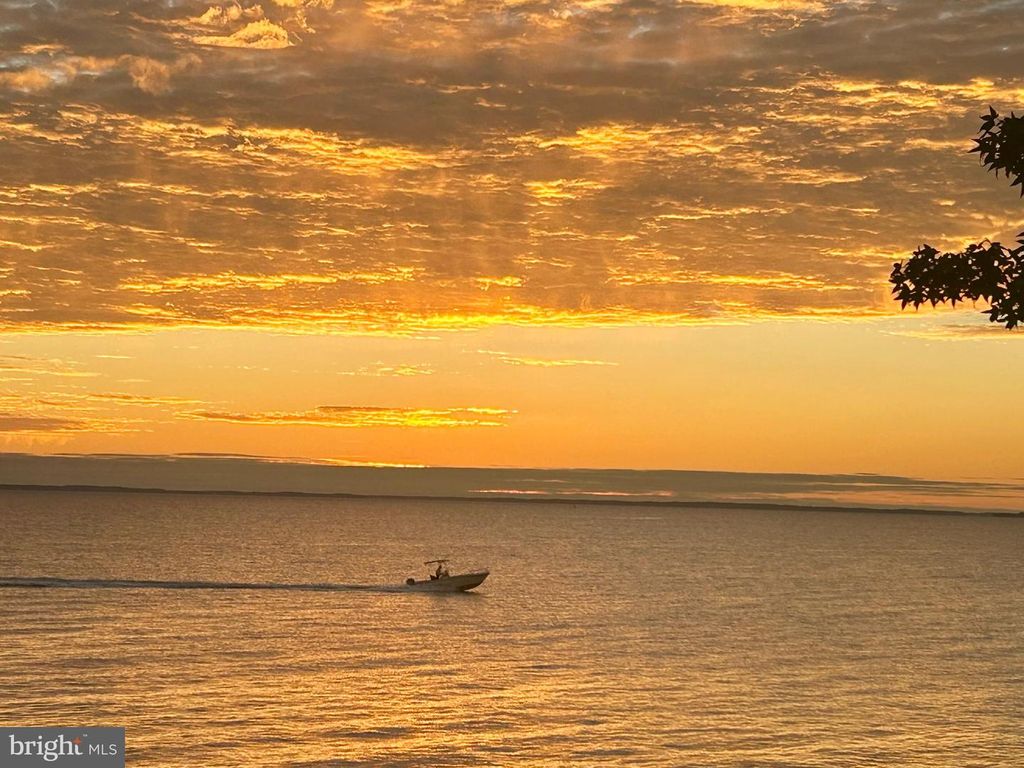 Image 4 of property listing at 517 BROADWATER WAY, Gibson Island, MD 21056