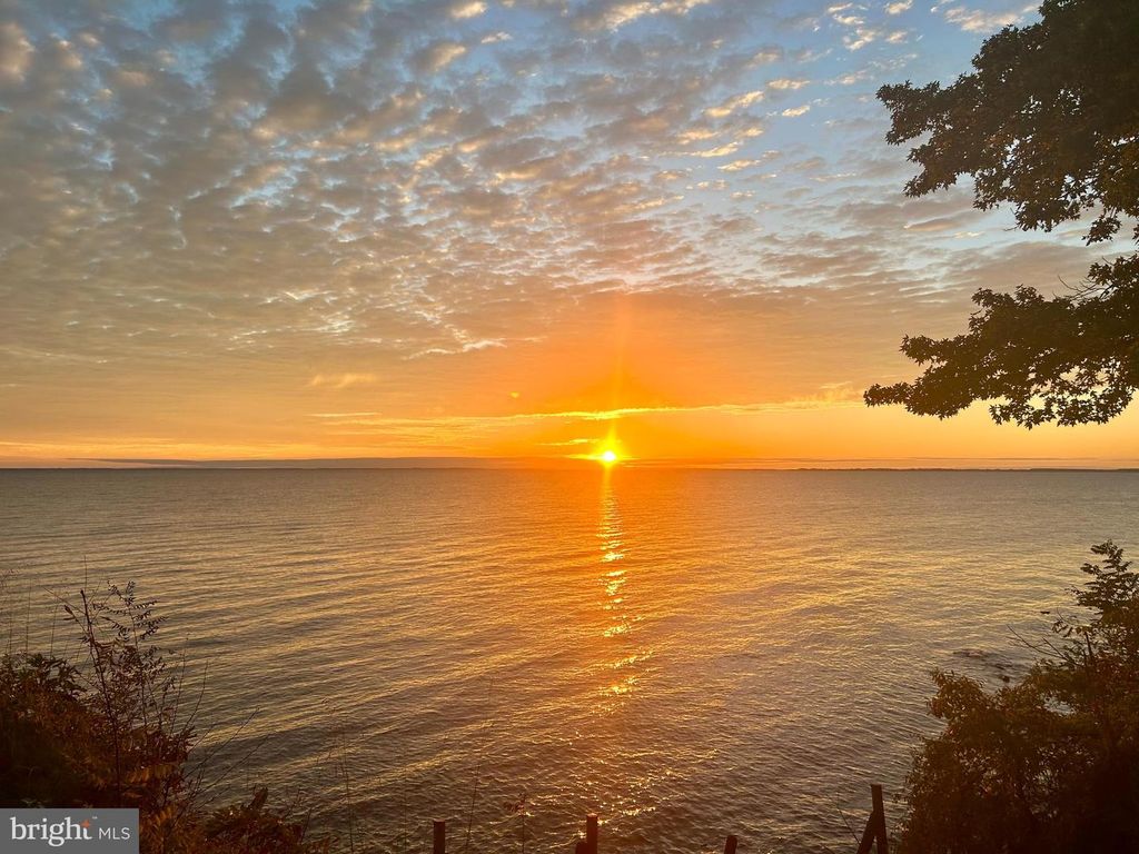 Image 5 of property listing at 517 BROADWATER WAY, Gibson Island, MD 21056