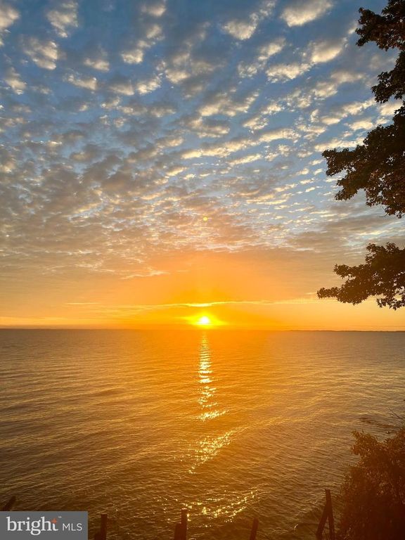 Image 6 of property listing at 517 BROADWATER WAY, Gibson Island, MD 21056