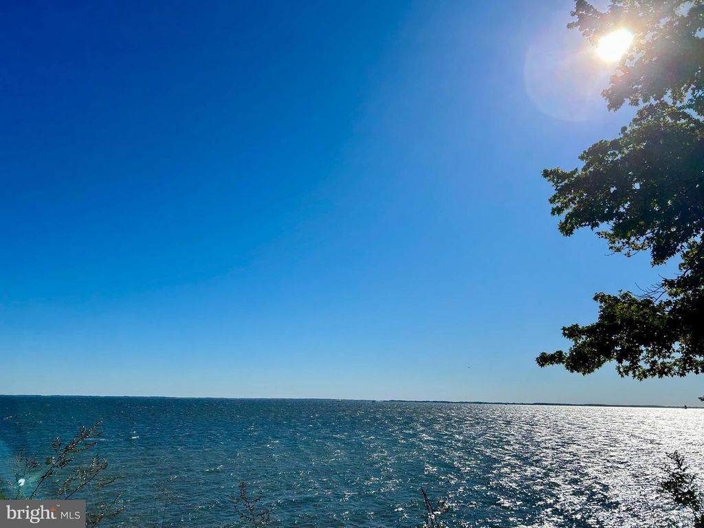 Image 7 of property listing at 517 BROADWATER WAY, Gibson Island, MD 21056