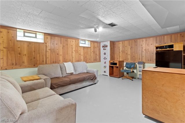 6394 Westminster Drive, Parma, OH 44129