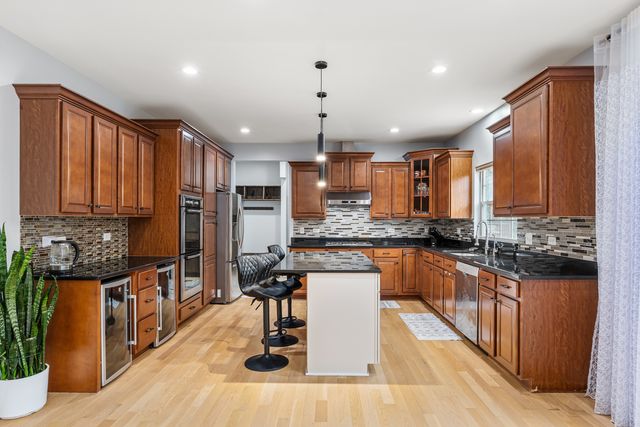 17933 S Beechwood Court, Lockport, IL 60441