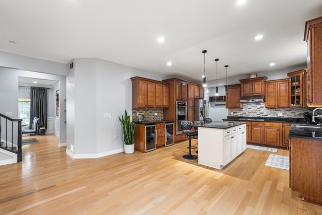 17933 S Beechwood Court, Lockport, IL 60441