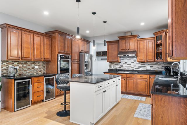 17933 S Beechwood Court, Lockport, IL 60441