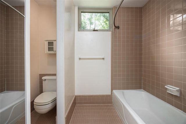 2010 NW 32ND TERRACE, Gainesville, FL 32605