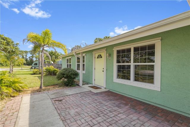 2320 12th Avenue SW, Vero Beach, FL 32962