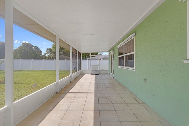 2320 12th Avenue SW, Vero Beach, FL 32962