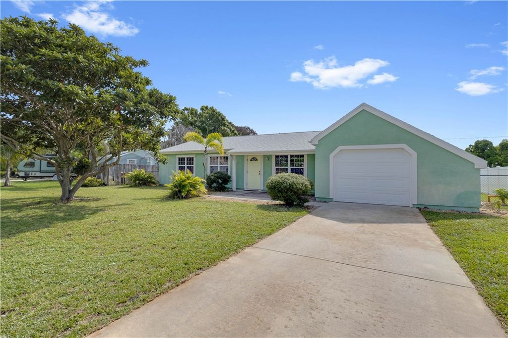 2320 12th Avenue SW, Vero Beach, FL 32962