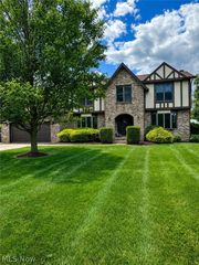 3874 April Drive, Uniontown, OH 44685