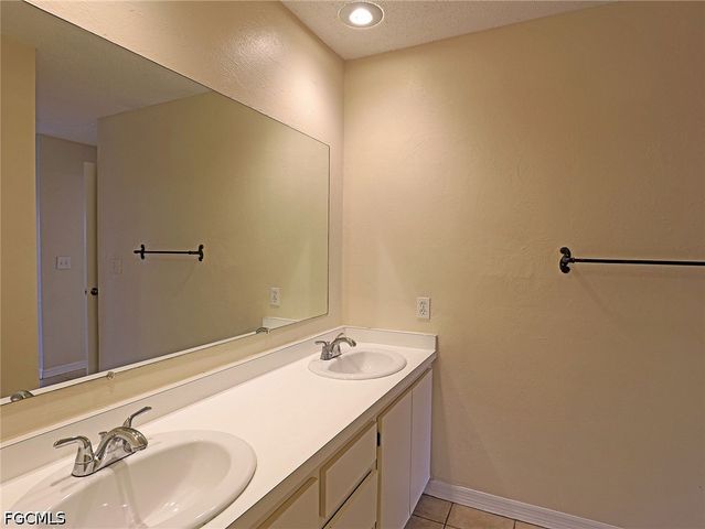 1420 Park Shore CIR 3, Fort Myers, FL 33901