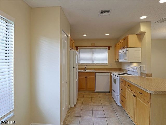 1420 Park Shore CIR 3, Fort Myers, FL 33901