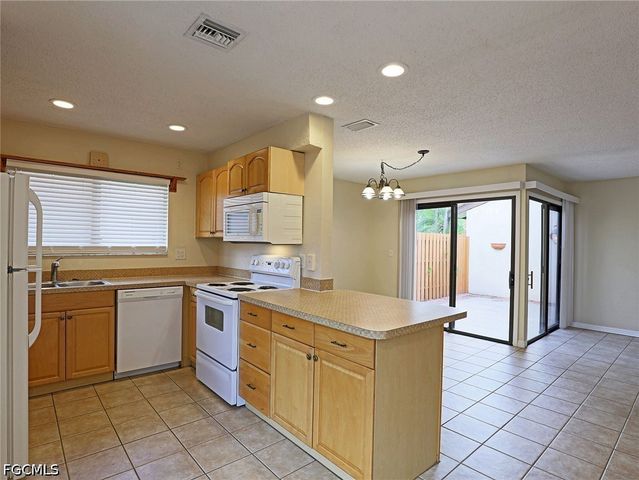 1420 Park Shore CIR 3, Fort Myers, FL 33901