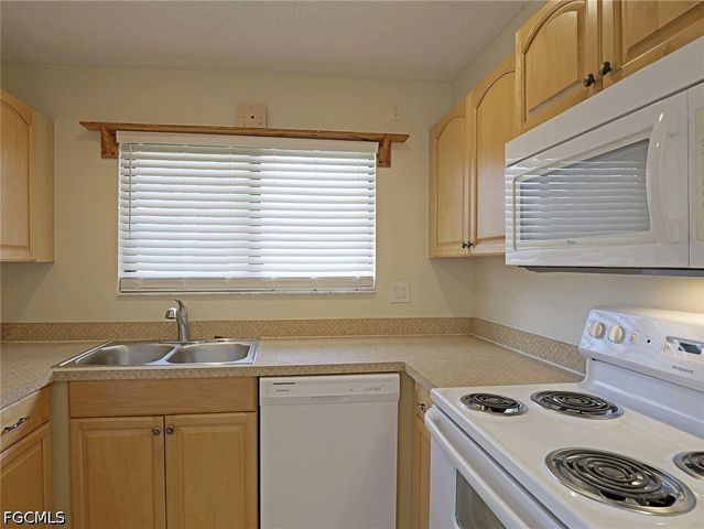 1420 Park Shore CIR 3, Fort Myers, FL 33901
